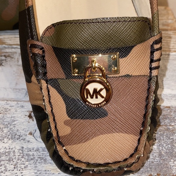 Michael Kors Camo Size 9 - Picture 2 of 8